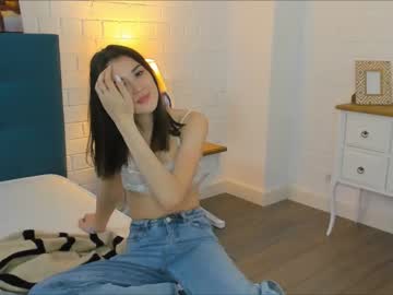 girl
        baileywalton cam image #2301354
