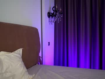 girl
        gold_blond cam image #2615913