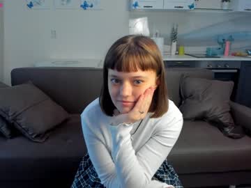 girl
        heathercarols cam image #1774930