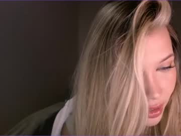 girl
        bitter_moon cam image #349655