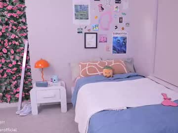 girl
        junejuniper cam image #6420158