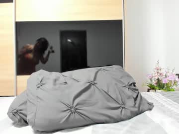 girl
        angell6969 cam image #2701556