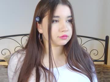 girl
        _noell_ cam image #6809876