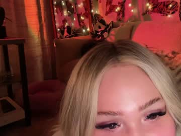 girl
        ari_02 cam image #2981418