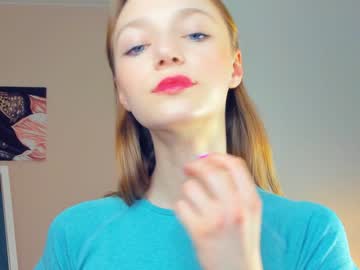 girl
        mia_sea_ cam image #4224643