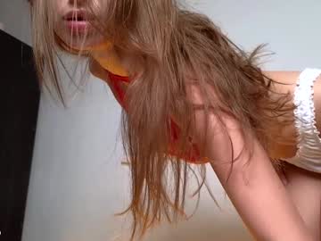 girl
        tootightwithbra cam image #5856448