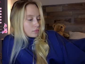 girl
        callme_star cam image #4147625