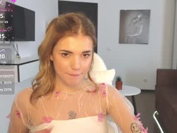 girl
        adri_dream cam image #6520137