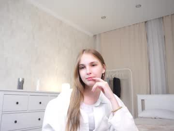 girl
        hildgaillard cam image #6704307