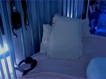 girl
        juliabeng1 cam image #1919755