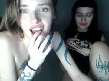 girl
        esther_estrie cam image #3076902