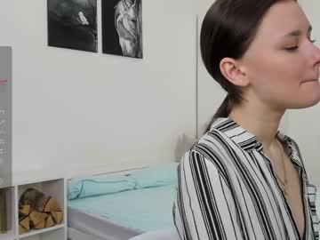 girl
        riveting_magnet cam image #3371384