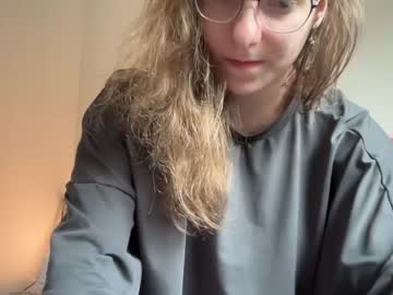 girl
        lillybambus cam image #4239113