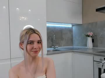 girl
        lynetteesser cam image #4652706