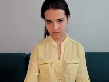 girl
        zeldaflowers cam image #4059534