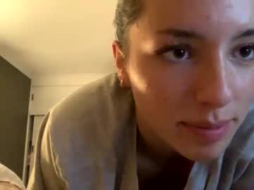 girl
        milliebailey cam image #3749473
