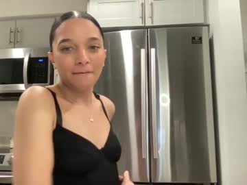 girl
        ittybity115598 cam image #1011946