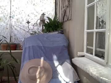 girl
        gl1tter_barbie cam image #1079307