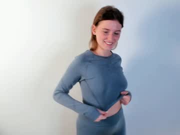 girl
        sopinus cam image #2633763