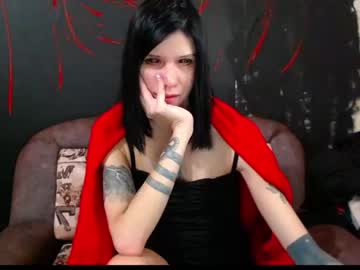 girl
        nitghtblood cam image #882001