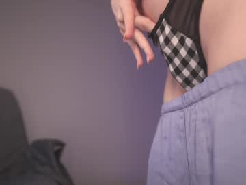 girl
        alice_kosmos cam image #5774976