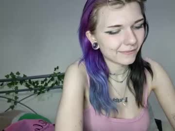 girl
        lizzyylovesick cam image #4341005