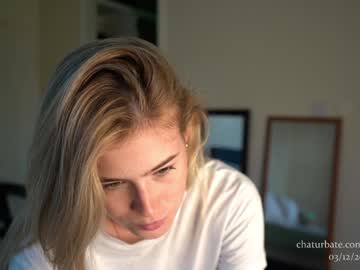 girl
        chloewildd cam image #5610298