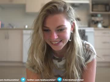girl
        leahsunshine cam image #4681497