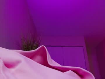 girl
        oliviaowens cam image #5606356