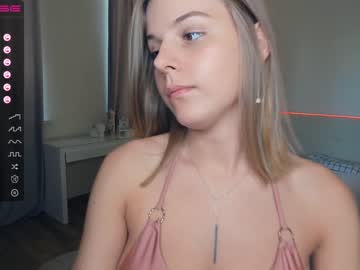 girl
        erline_may cam image #3771046