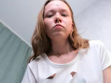 girl
        fly_best cam image #5760450