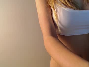 girl
        trixie_taylor cam image #1146442