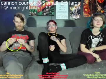 couple
        thecouchcast cam image #567414