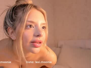 girl
        lesi_moonie cam image #4222690