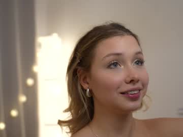 girl
        april_blush cam image #5288228