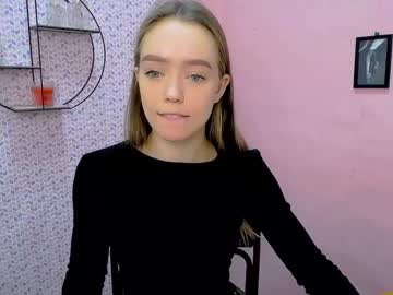 girl
        liakitty_ cam image #41868