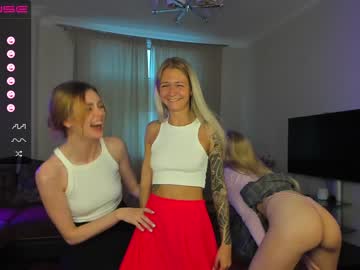 couple
        wonder_smile cam image #1813472