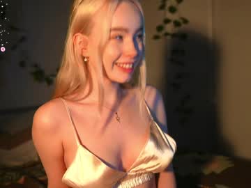 girl
        mother__of__dragons cam image #3042898