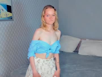 girl
        rose_glasses cam image #4643241