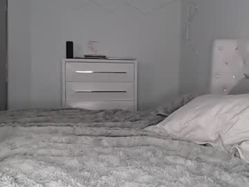 couple
        ellietay cam image #2176593