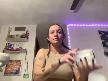 girl
        carlyy13 cam image #5753777