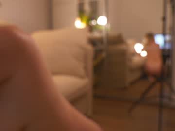 girl
        saltedhoney cam image #5603864
