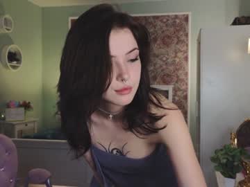 girl
        adelina____ cam image #3730327