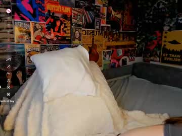 girl
        flirtykitty_ cam image #6247351