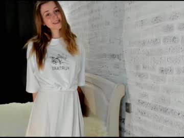 girl
        sophie_crashh cam image #1556348
