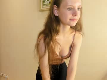 girl
        maryrogersa cam image #2247920