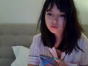 girl
        sarah_heart_aus cam image #6301454