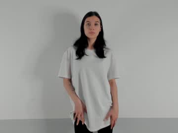 girl
        sixkiks cam image #1184651