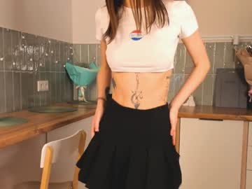 girl
        maxinefoulkes cam image #5786447