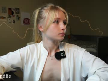 girl
        bestblondiiecb cam image #6390004